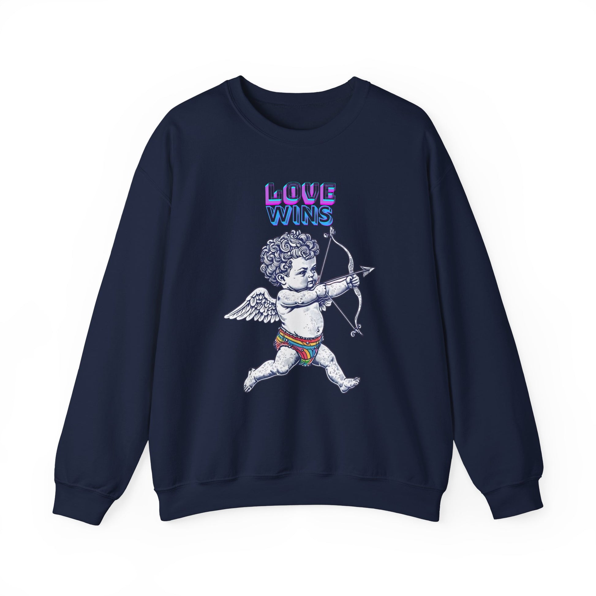 Een kleurrijke en vrolijke sweatshirt met de tekst "*Love Wins*" in regenboogkleuren. De letters zijn speels en groot afgebeeld op de voorkant van het shirt. Het sweatshirt straalt een boodschap van liefde en inclusie uit, perfect voor Pride-evenementen of om je support voor de LGBTQ+ gemeenschap te tonen. De regenboogkleuren zorgen voor een levendige en positieve uitstraling, waardoor het een echte blikvanger is.