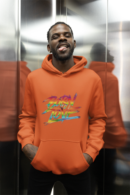 Een stijlvolle en comfortabele orange hoodie met de tekst "Born to Love" in een moderne en speelse typografie op de voorkant. De hoodie heeft een capuchon met een trekkoord en een kangoeroezak aan de voorkant, ideaal voor dagelijks gebruik en geschikt voor alle geslachten. De zachte stof zorgt voor een aangename pasvorm en warmte tijdens koelere dagen. Perfect te combineren met casual outfits voor een trendy look.