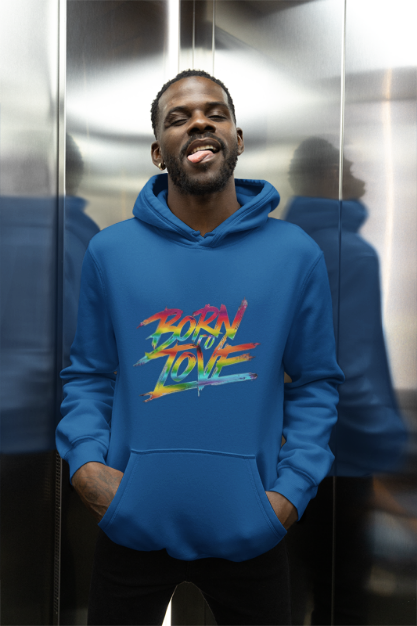 Een stijlvolle en comfortabele royal kleur hoodie met de tekst "Born to Love" in een moderne en speelse typografie op de voorkant. De hoodie heeft een capuchon met een trekkoord en een kangoeroezak aan de voorkant, ideaal voor dagelijks gebruik en geschikt voor alle geslachten. De zachte stof zorgt voor een aangename pasvorm en warmte tijdens koelere dagen. Perfect te combineren met casual outfits voor een trendy look.