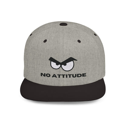 Een stoere snapback cap met een opvallend ontwerp van boze ogen. De pet heeft een platte klep en een verstelbare sluiting aan de achterkant. De woorden "No Attitude" zijn in een gedurfde stijl op de voorkant geborduurd, wat de cap een krachtige uitstraling geeft. De kleuren zijn donker en intens, waardoor de boze ogen extra opvallen. Perfect voor iedereen die een statement wil maken met hun hoofddeksel.